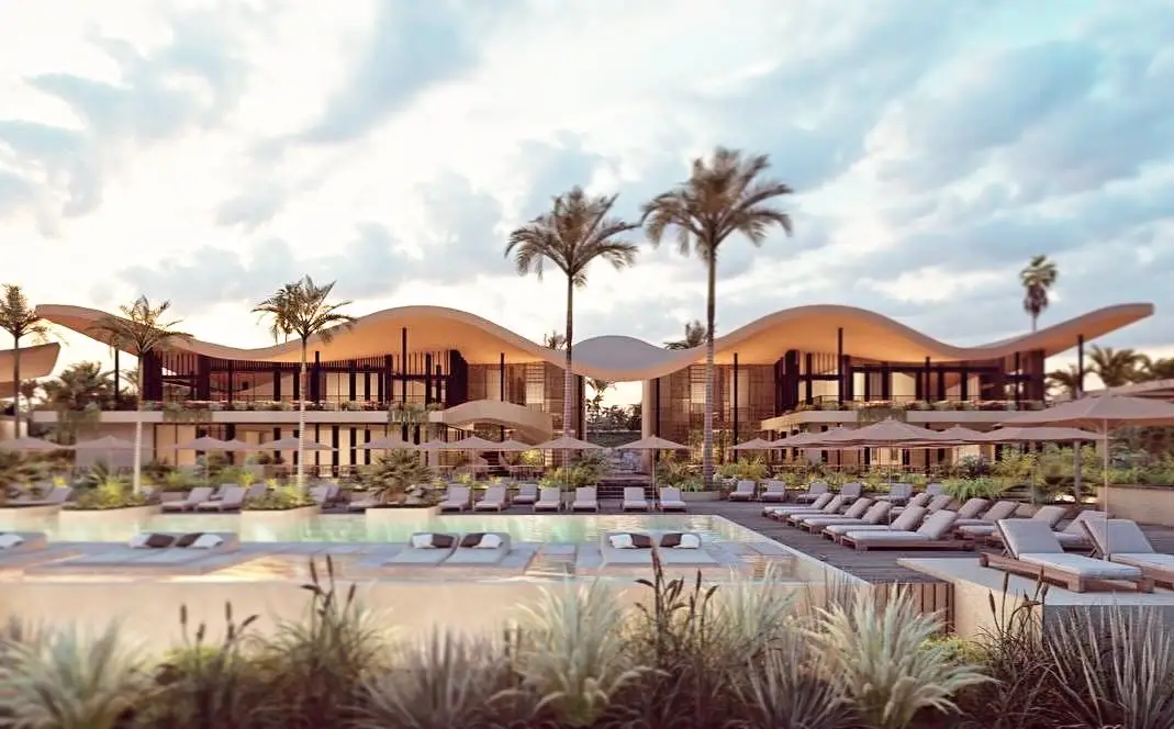 Imagine Estepona – exclusieve beach club Sublim Estepona met modern design en zwembad in Bel Air, Estepona.